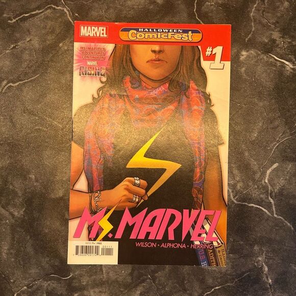 Marvel Comics bundle: Black Panther & Ms Marvel with Predator/Alien - Picture 8 of 9